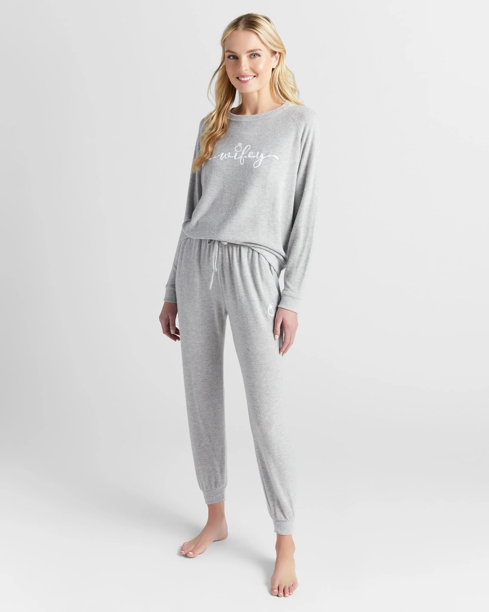 Dreamy Hacci "Wifey" Graphic Pullover - Image 4